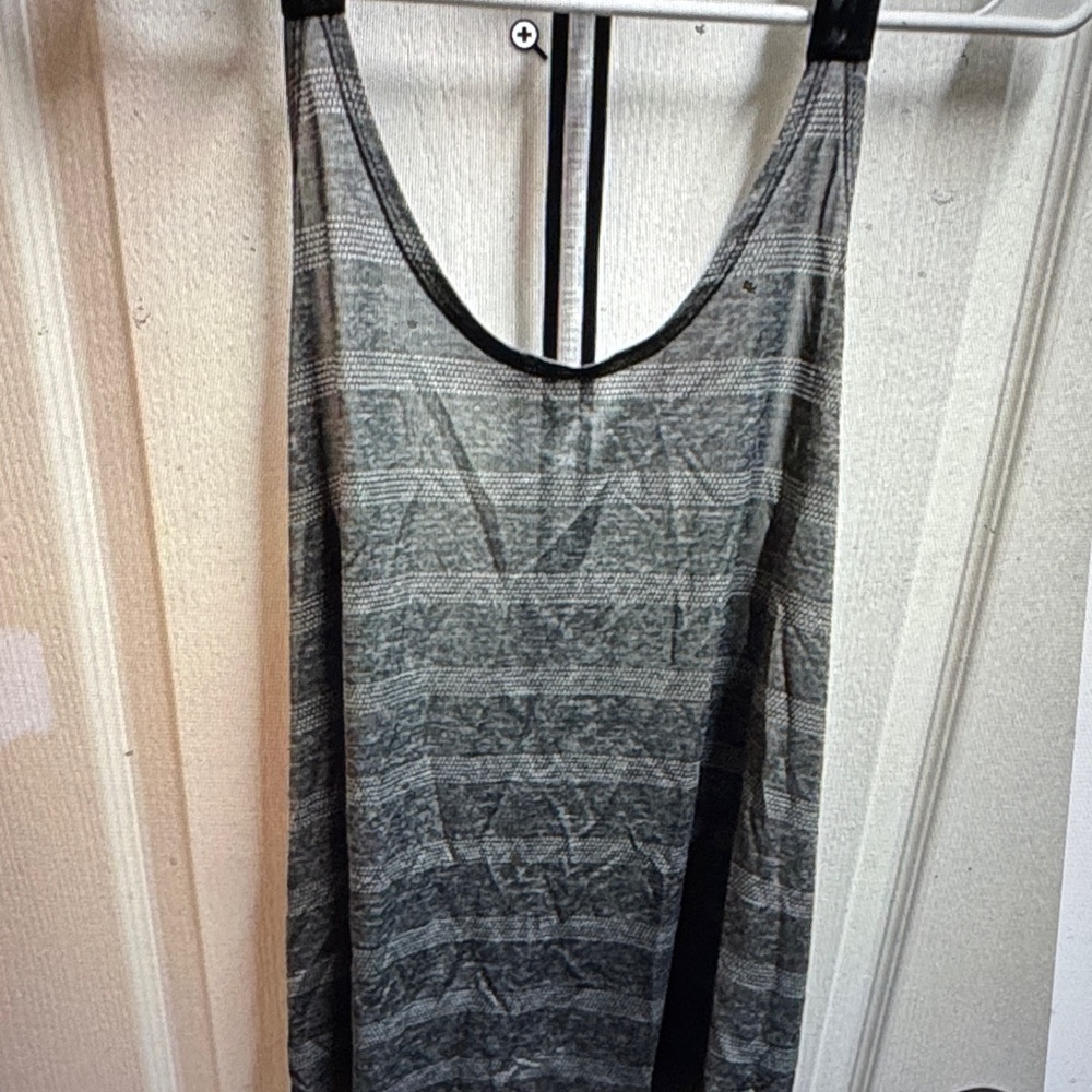 Nike women’s tank top gray and black size L/ NWOT A44